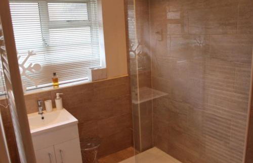 Apartment with own entrance & terrace on West Hill - Foto 12