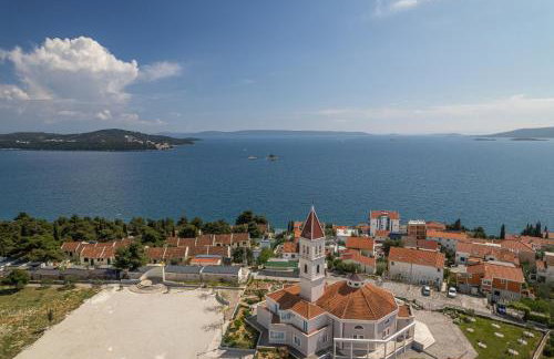 Villa Barbara & Zoran with free parking and heated swimming pool - Photo 45