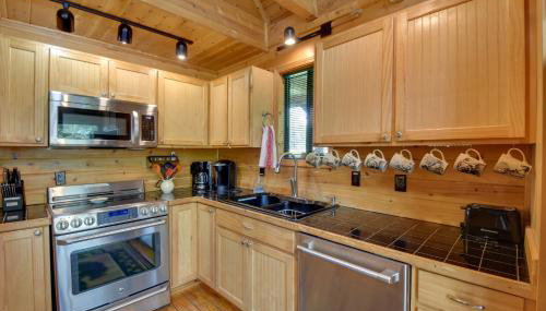 Lakefront Six Mile Vacation Rental with Dock - Foto 2