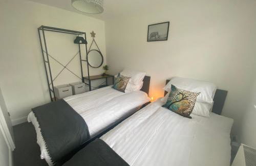 Beau - Brambles Chine, Colwell Bay - 5 star WiFi - Short walk to The Hut and beach - 1 night stays available - Ferry offers - Photo 10