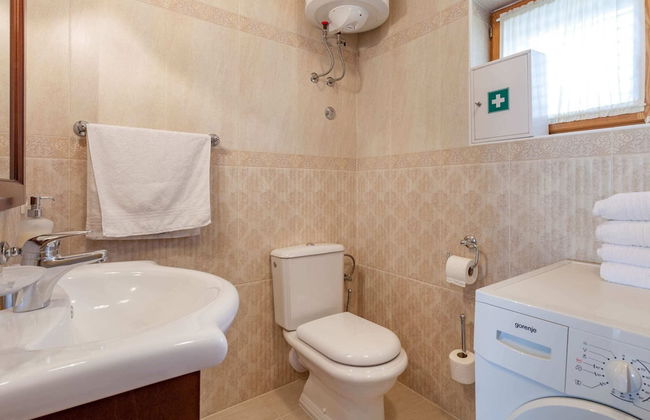 Villa in Selca With Pool Near Adriatic Sea - Photo 17