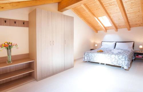 SALA COMACINA APARTMENT NO 1-SLEEPS 10 by Italian Apartments - Foto 26