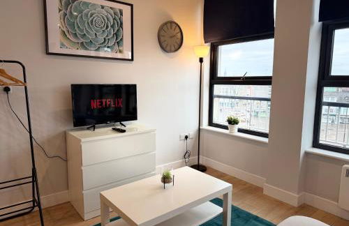 Luxury Super-King Bed Flat in Town Centre - Photo 2