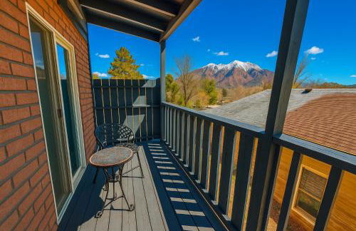 NEW! HUGE 5BR Mountain Views Game Room Hot Tub Lawn Games BBQ - Photo 3