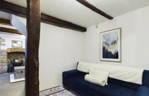 Montague House Town Centre sleeps up to 12 guests - Photo 42