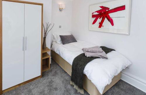 Stylish Central Bath House with five bedrooms - Photo 32