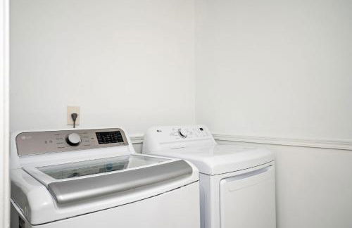 Vibrant Family Retreat~Sleeps 8~2 Kings~ Game Room - Foto 27