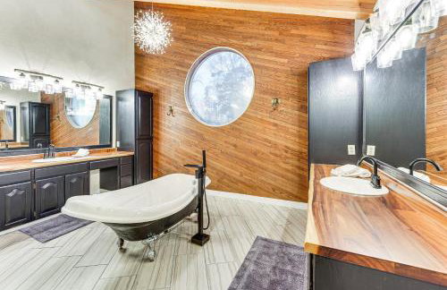 Hike, Ski and Soak! Spacious Anchorage Getaway - Foto 18