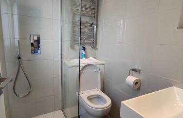 Modern 2 Bedroom Flat with private outdoor terrace - Foto 8