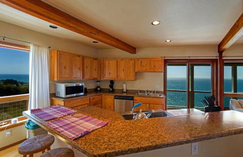 Amazing Oceanview 2 bedroom Oceanfront! by OceanviewHotTubs Shelter Cove, CA Tesla EV Station - Foto 25