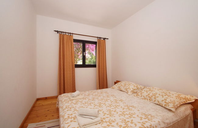 South Island Apartments - Photo 8