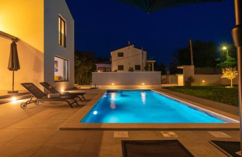 Modern 300m2 Villa - King Beds & Leisure Zone - Foto 70