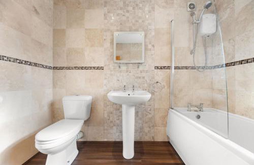 Peaceful 3-BR Home-Driveway, Sky-TV-Free WiFi - Foto 35