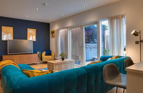 Sleek 4BR Townhouse - Rooftop - Hot Tub - Foto 42