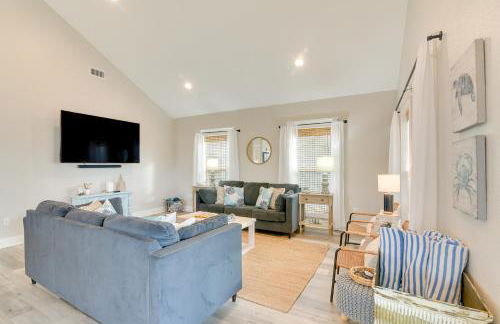 Relax Poolside, Walk to Sand! Galveston Family Gem - Foto 5