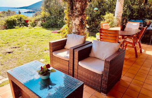 Panoramic Sea View Villa in private residence with pool - Photo 23