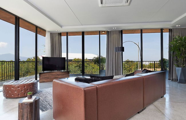 Modern 2 Bdr Apt, Large Living Room, High Speed Wifi - Photo 17