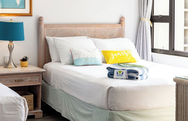 Partial Ocean View Condo with 2 Beds and Parking - Foto 12