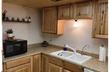 Chic Country Home in the Woods with Hot Tub - Foto 9