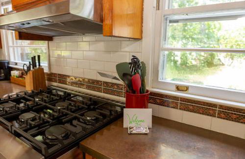 Spacious 2BR in Grand Old Home, Downtown Durham - Photo 37