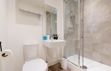 Luxury 2 Bed Apartment with Parking near London - Foto 33