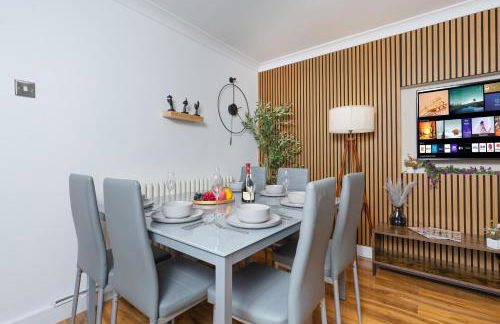 Open Mind Property - 3 Bed Home with Free Parking - Foto 12