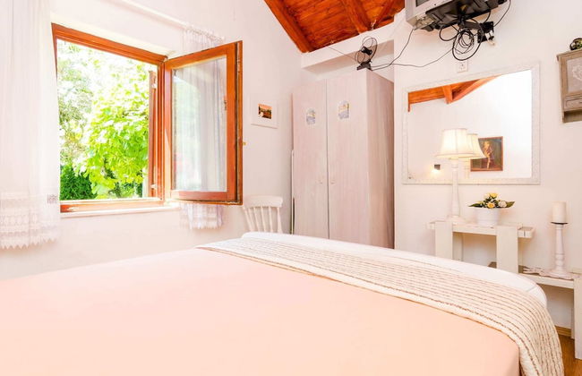 Holiday Home Kamenice - One Bedroom Holiday Home With Terrace - Foto 3