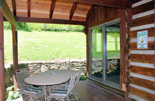 Rustic Log Cabin Rental with a Hot Tub near Asheville, North Carolina - Foto 20