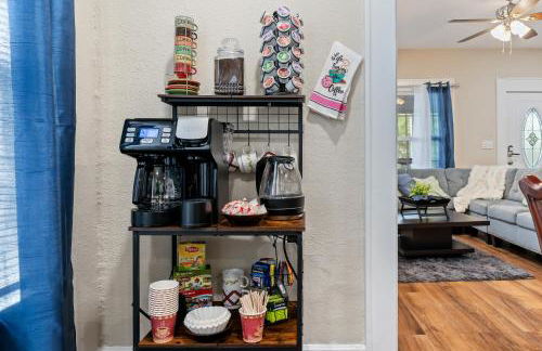 Bungalow Retreat! - Photo 12