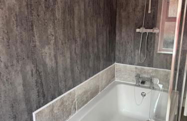 Stylish 3-Bedroom Home, Patio & High-Speed Wi-Fi - Foto 14