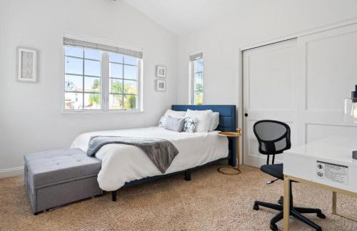 Gorgeous Santa Cruz Villa - Modern Beachside Paradise with NEW Hot Tub & Fast Wi-Fi - Foto 58