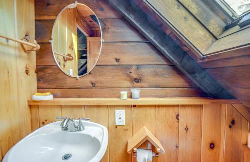 Charming Tamworth Cabin with Grill and Fireplace - Foto 24