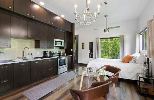 LUX Treehouse on Private Lake next to Lake Conroe with Game room, Paddleboards, Lake Views, and more! - Foto 53