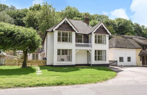 Luxury Large Five Bedroom Family House Sleeps 10 - Photo 1