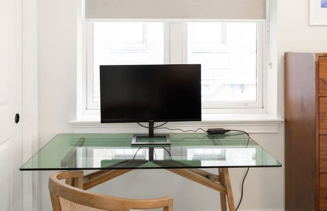 Sosuite Corner 1BR Apt w W D Desk - Photo 23