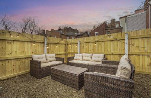 NEW! High-end Manchester Home w/ a hot tub - Foto 44