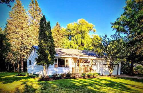 Ultra Comfy, Spotless & Spacious, Private Home in Boyne, Dogs Ok, Walk to Town - Foto 5