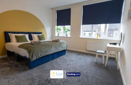 Large 2 Bedroom Apartment By The One Retreats Short Lets & Serviced Accommodation Horley Close To Gatwick Airport - Foto 48