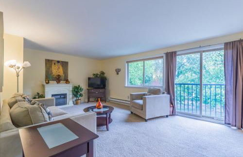 the Juliet, Best Area, 2 Bedrooms, WD, Jacuzzi Bath, New Carpet, 825sf - Foto 2