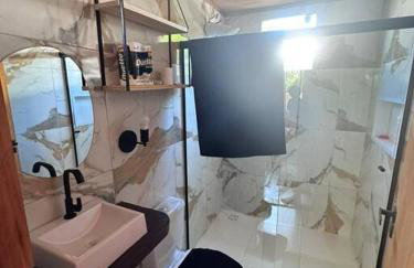 Chalé de Madeira, a 60m do mar em condomínio - Foto 16