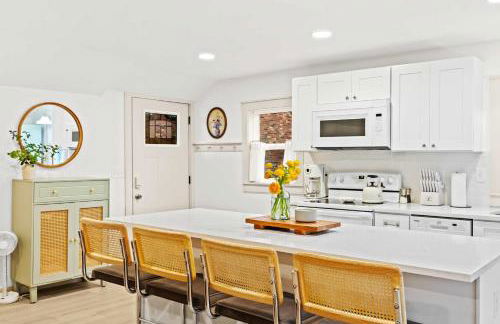 The Gatsby Carriage House Luxe Stay w Game Room - Foto 17