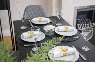 Rosie House 3 bedroom House in Sandbach with Parking - Photo 16