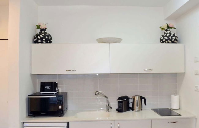 Classic 1BR in City Center near Beach by FeelHome - Photo 4