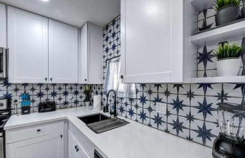 Modern Home-Downtown-3 Bedroom- King Bed - Foto 23