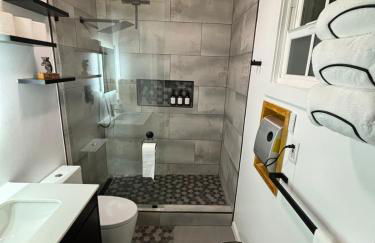 The Honey Bear Cabin Jacuzzi EV Friendly Renovated - Foto 33