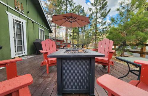 Bear Escapes II Affordable Luxury Cabin - Foto 26