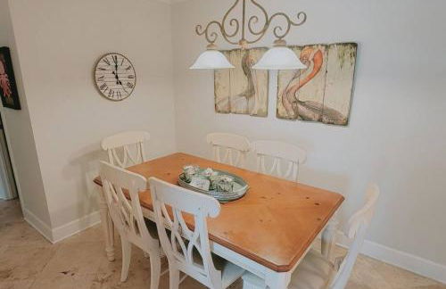 H1 downstairs and comfy king and two twins really nice kitchen and baths - Foto 5