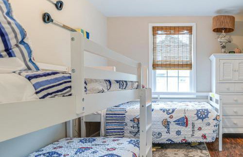 Walk to Town and River Charming Home in North East! - Foto 10