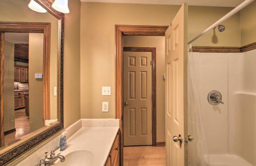 Waterfront Lake Dardanelle Home with Dock and Fire Pit - Foto 23