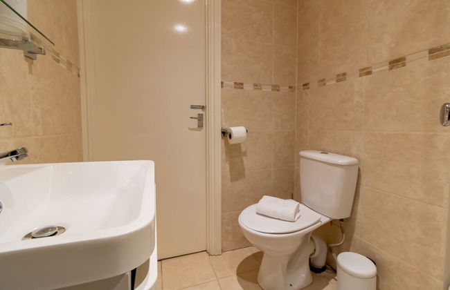 Stunning 1-bed Apartment in Gateshead - Photo 24